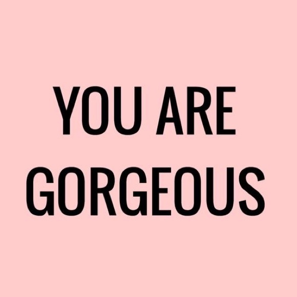 Meet your Posher, Christin 🌴 - Picture 1 of 1